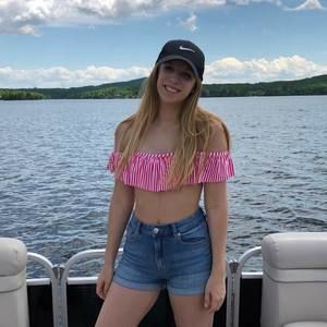 Meet your Posher, Alexandra